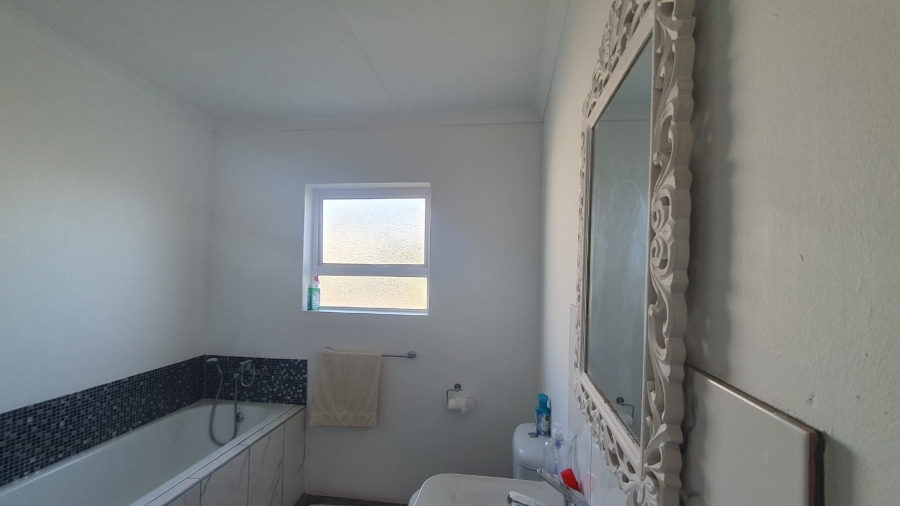 3 Bedroom Property for Sale in Lampiesbaai Western Cape